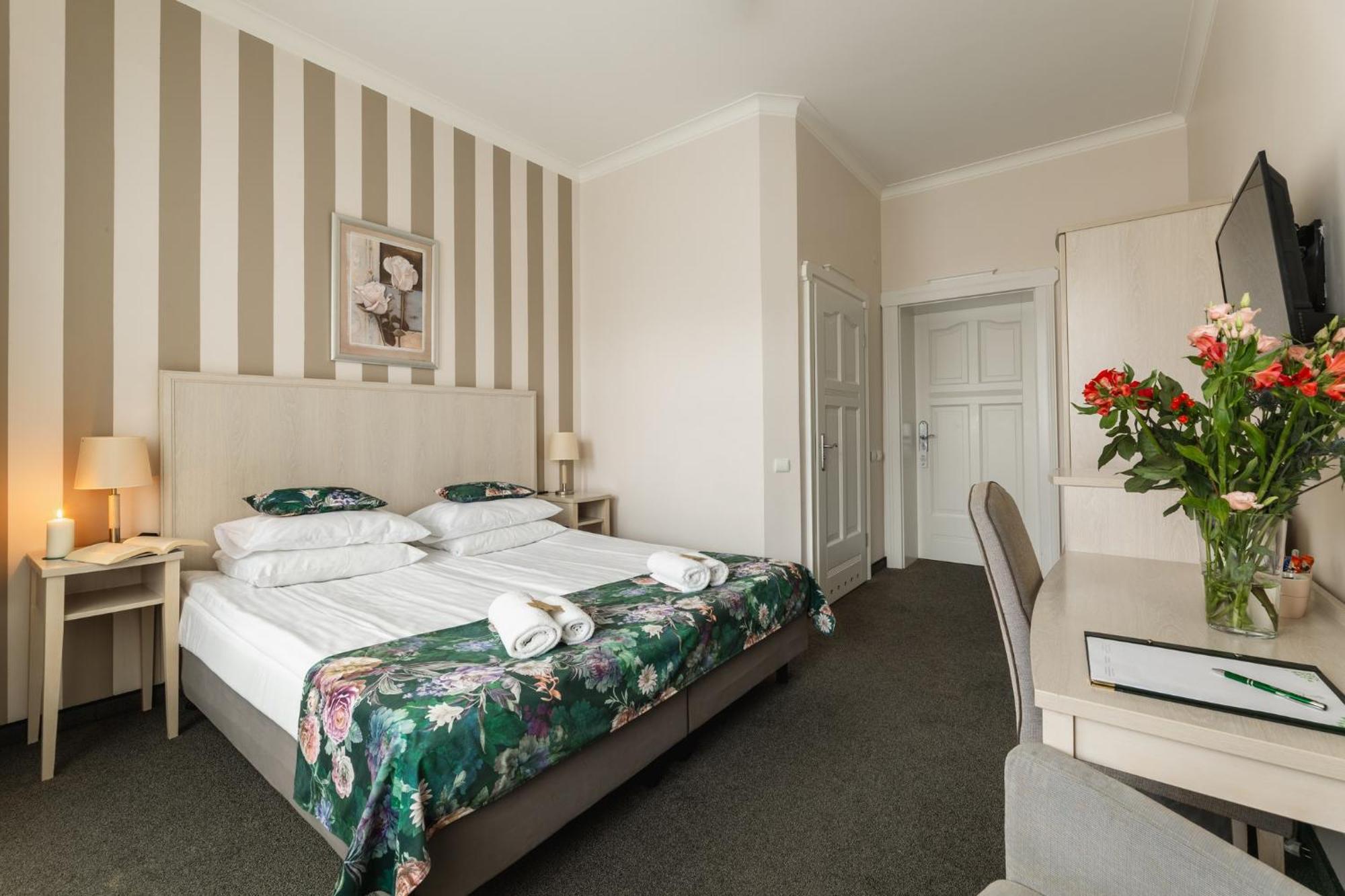 Hotel Amalia Kudowa-Zdroj Dış mekan fotoğraf